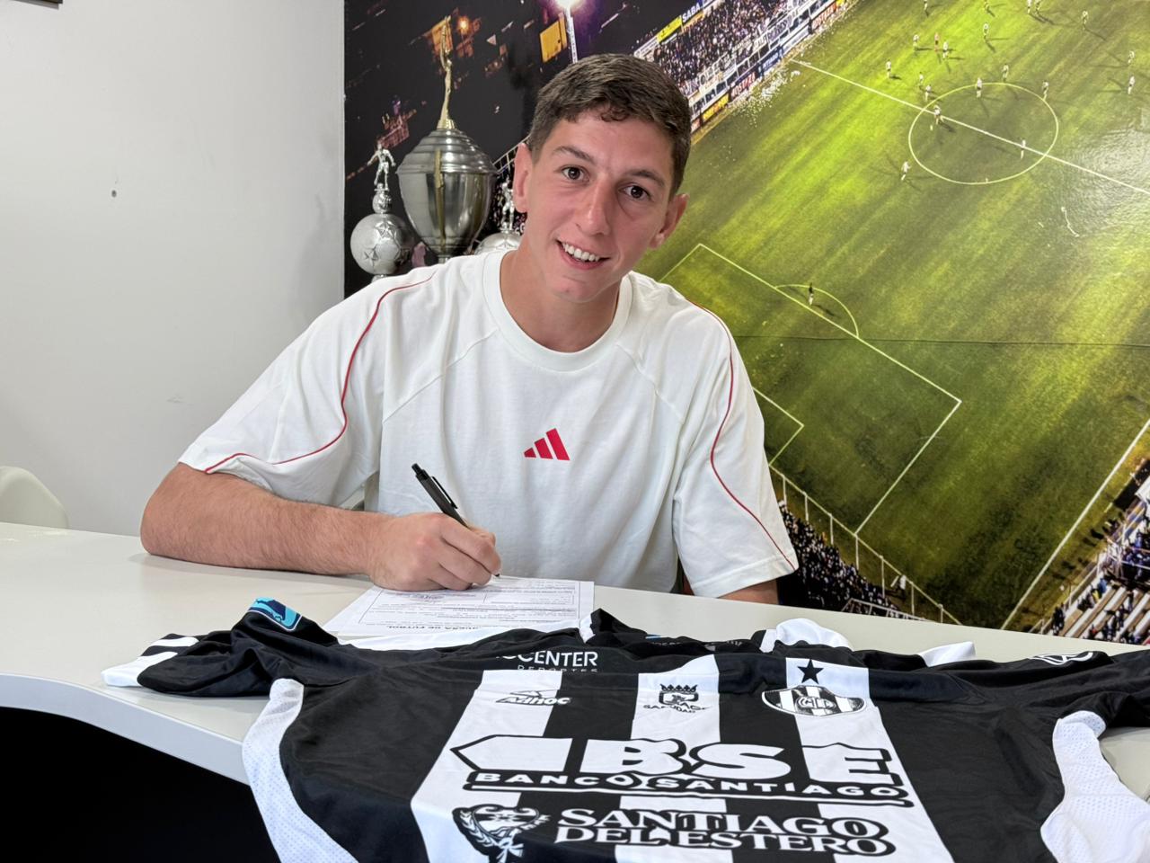 Javier Vallejos extendió su vínculo con Central Córdoba