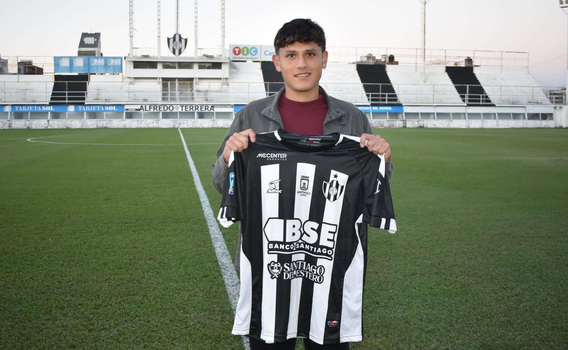 Federico Rodríguez firmó su primer contrato y reafirma la apuesta de Central Córdoba por sus inferiores